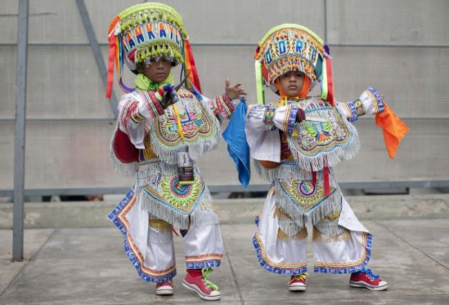 Перуанская традиция танцев с ножницами