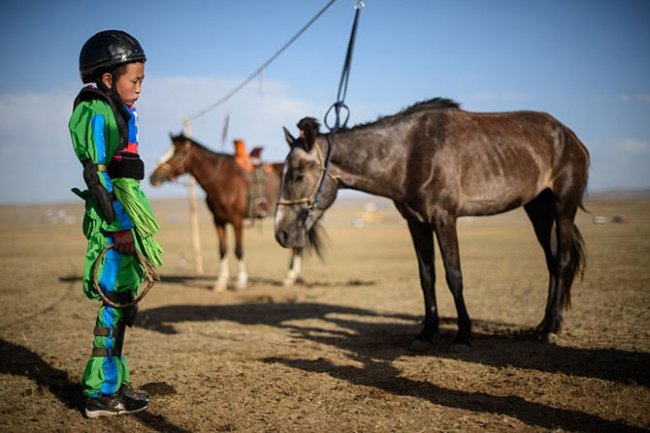 Один день из жизни монгольского подростка-жокея