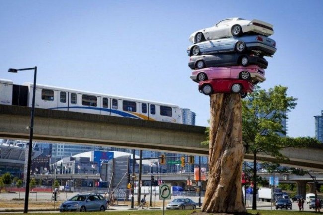 Скульптуры из автомобилей