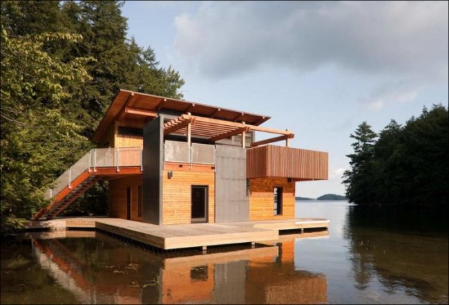 Дом на озере