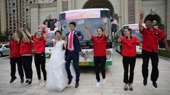 Невеста за рулем автобуса заехала за своим избранн