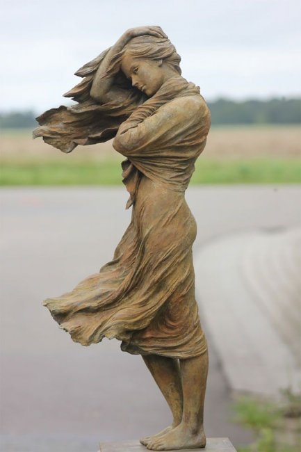 Восхитительные скульптуры женщин