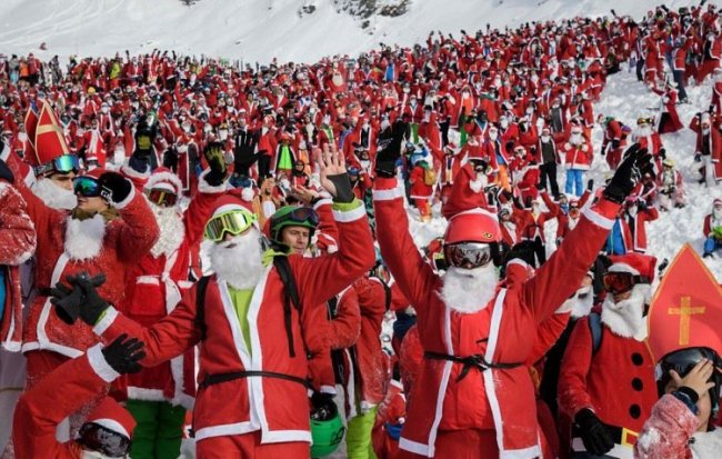 2656 Санта-Клаусов открыли горнолыжный сезон