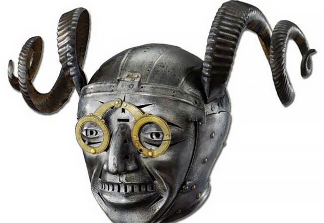 Рогатый шлем Генриха VIII с очками и щетиной