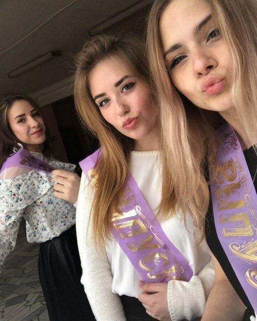 Симпатичные выпускницы 2018 года