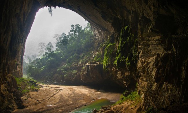 Самая большая в мире Пещера горной реки