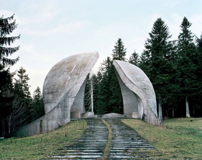 Футуристические военные мемориалы бывшей Югославии