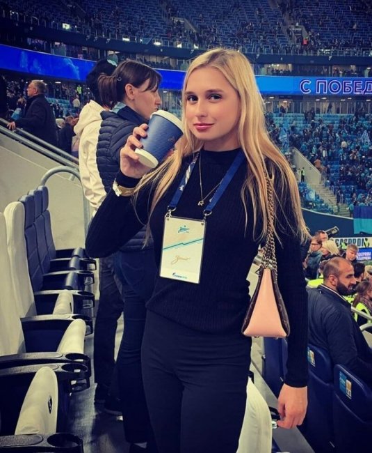 Очаровательные болельщицы на российских стадионах