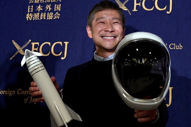 Миллиардер Юсаку Маэдзава ищет подругу для полета на Луну (2 фото)