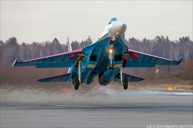 «Русские витязи» на новых Су-35С в Кубинке