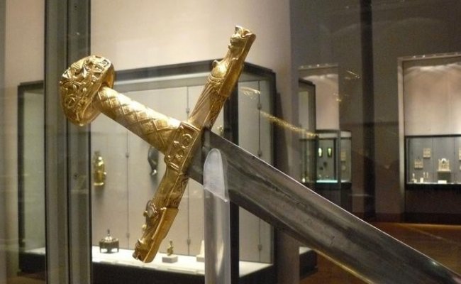 Главные мечи в истории человечества (7 фото)
