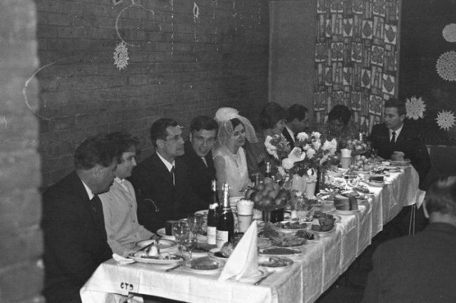 Свадебные традиции времён СССР (4 фото)