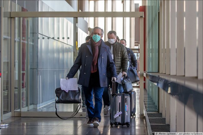 Как в аэропорту встречают пассажиров из «неблагополучных» стран