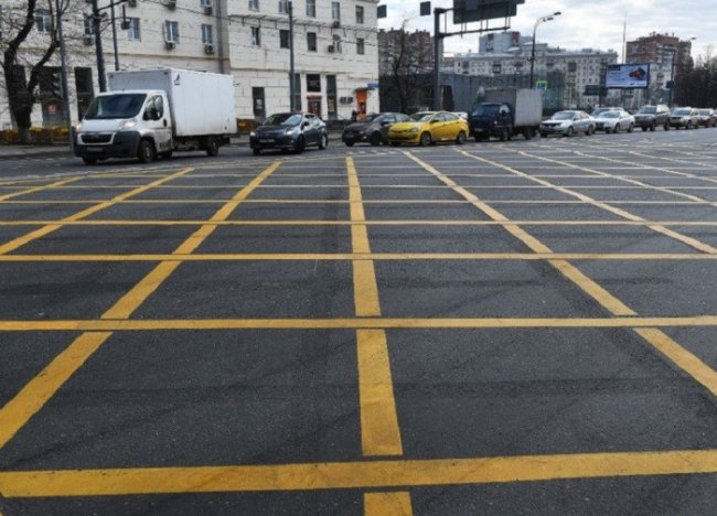 Для чего нужна желтая разметка на дорогах (7 фото)