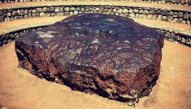 Самые известные метеориты, упавшие на Землю
