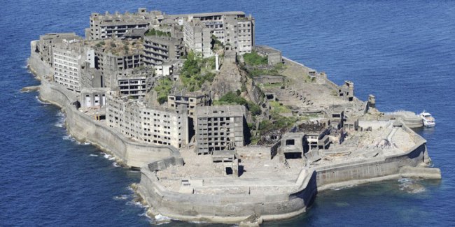 Лучшее место фильма ужасов: как выглядит заброшенный остров у берегов Японии