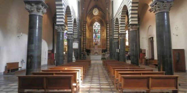 Итальянский священник устраивал секс-вечеринки и тратил воскресные пожертво ...