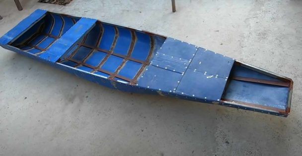 Как сделать одноместную лодку из пластиковых бочек и канистр