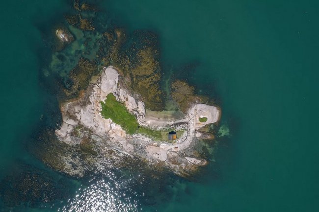 В США продается «самый одинокий дом в мире» на своем собственном необитаемом острове за 339 000