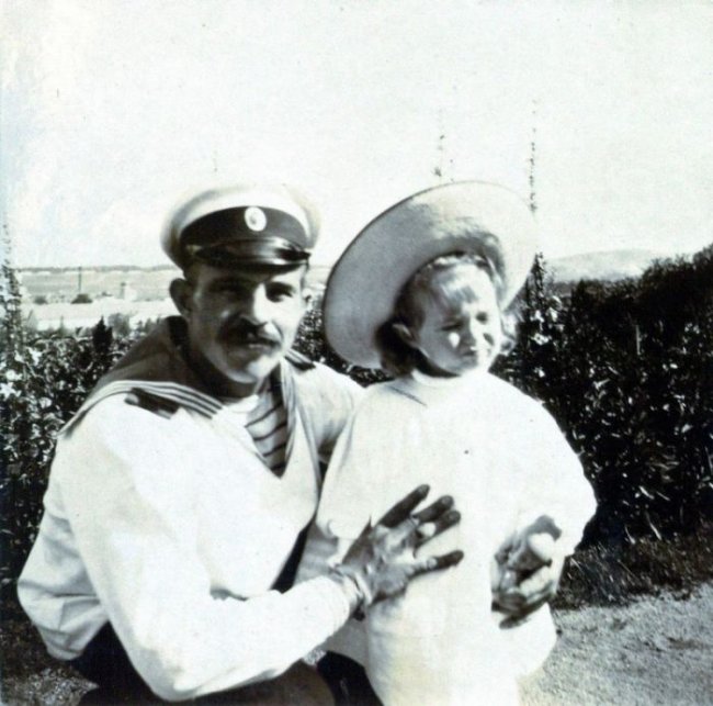 Полуграмотный матрос Деревенько- как он обошелся с наследником после отречения Николая II