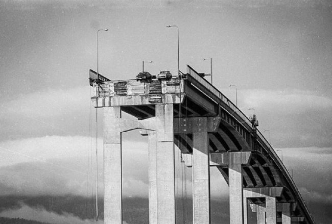 Столкновение сухогруза «Lake Illawarra» с мостом через реку Дэруэнт