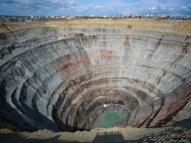 Почему СССР бросил триллионы карат алмазов в тайге и засекретил проект