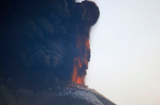 Красивые извержения вулканов 2022