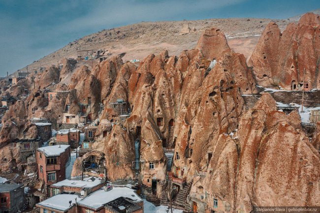 Кандован — старинная деревня в Иране среди скал