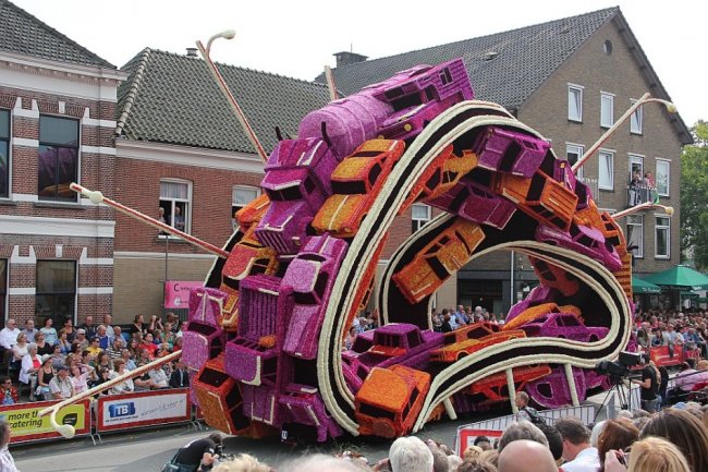 Как в Нидерландах проходит парад цветов Корсо Зюндерт 2014