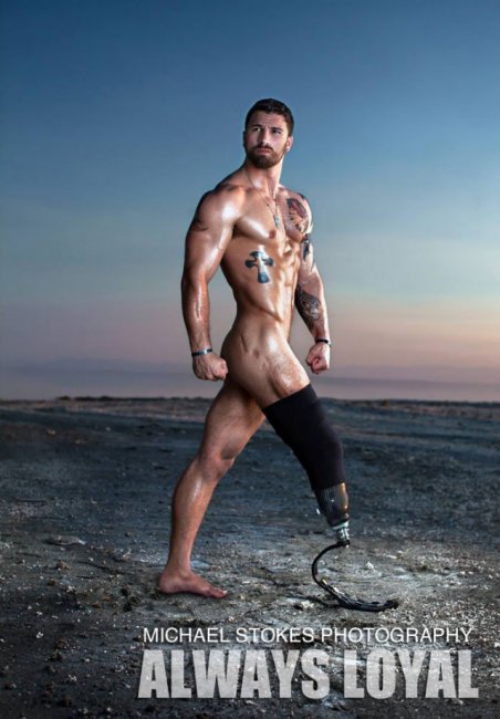Ветераны-инвалиды в сексуально заряженной календарной фотосессии Майкла Сто ...