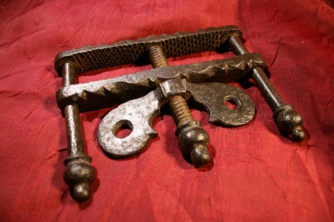 Удивительная коллекция орудий пыток