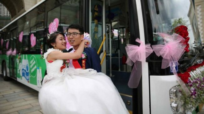Невеста за рулем автобуса заехала за своим избранн