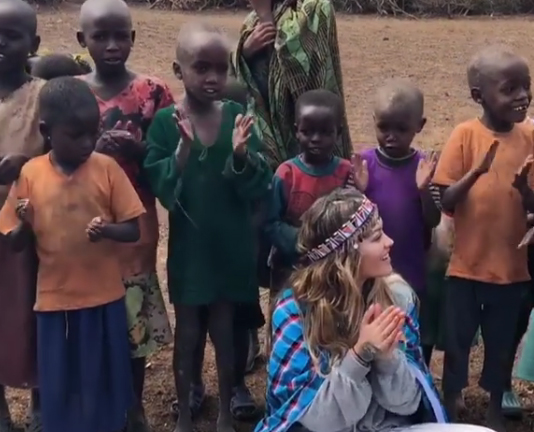 Рита Ора провела 27-й день рождения вместе с племенем масаи