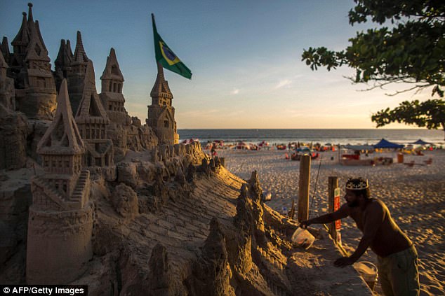Бразильский «король пляжа» 22 года прожил в замке из песка