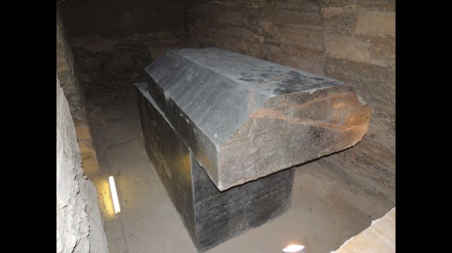 Обнаружены внеземные Черные cаpкофаги? Гигантские capкофаги под Египетской пирамидой