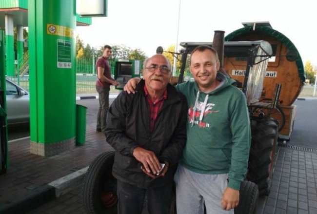Пожилой немец на тракторе едет в Россию на ЧМ-2018