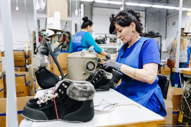 Как делают обувь в России