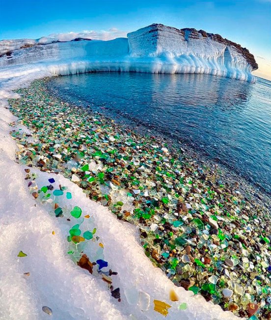 Свалка стекла и фарфора превратилась в один из самых красивых пляжей в мире