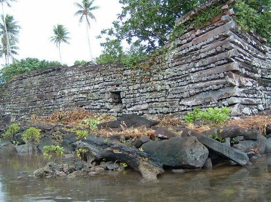 Археологи не могут определить кто построил 90 древних каменных островов в Тихом океане