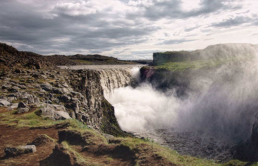 Могучие водопады. Водопад Dettifoss, Исландия. Исландский водопад Деттифосс. Самый мощный в Европе водопад Деттифосс. Водопад Деттифосс (Dettifoss),.
