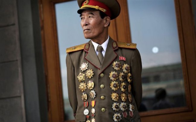 А вы знали, откуда у всех генералов Северной Кореи так много медалей, если  ...