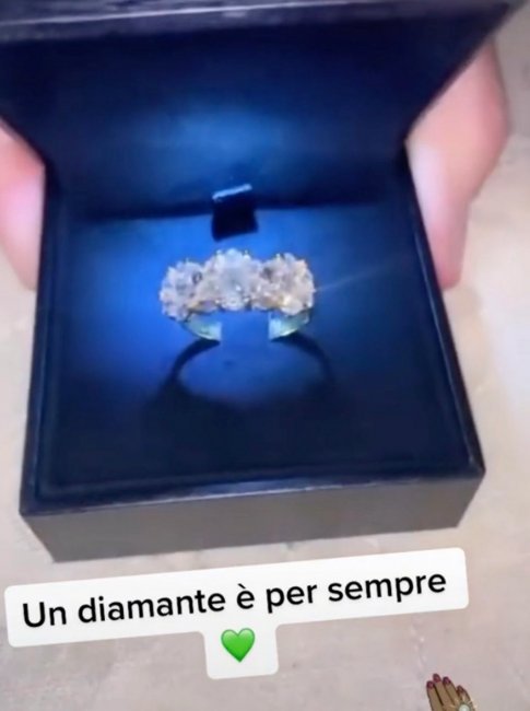 В Италии 19-летний юноша сделал предложение 76-летней возлюбленной
